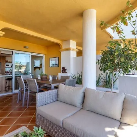 4 Bedroom Luxury Duplex With Sea Views By Puerto Banus מארבלה