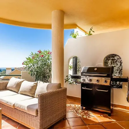 4 Bedroom Luxury Duplex With Sea Views By Puerto Banus דירה *