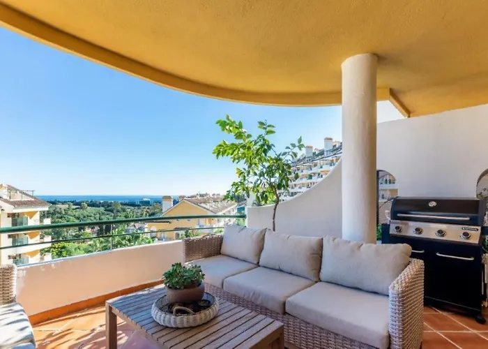 4 Bedroom Luxury Duplex With Sea Views By Puerto Banus דירה